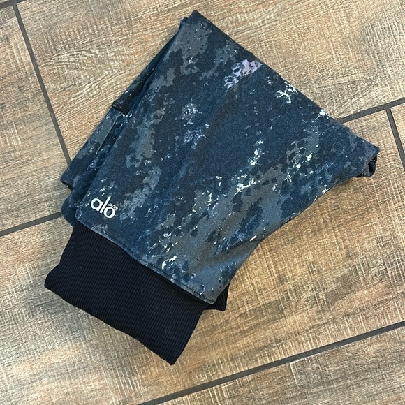 ALO HR CROP Ruched bottom - Picture 1 of 1